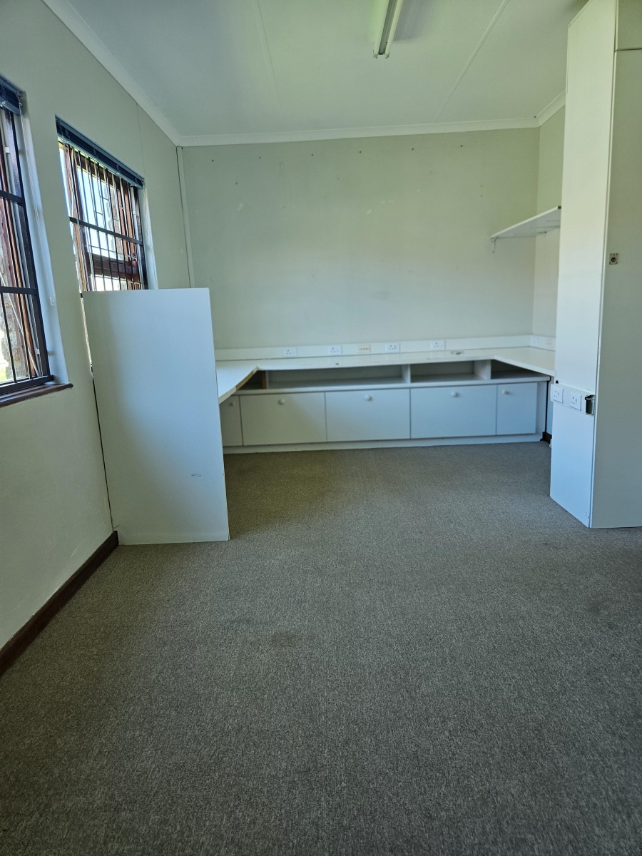 4 Bedroom Property for Sale in Kabega Park Eastern Cape